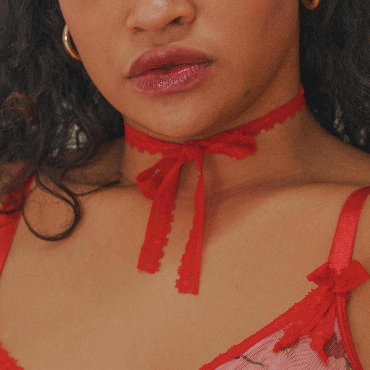 A Dozen Roses Choker FREE with $150+ Order - Uye Surana